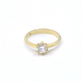 18K GOLD AND DIAMOND RING
