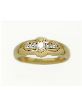 18K GOLD RING WITH DIAMONDS