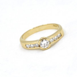 18K GOLD RING WITH DIAMOND