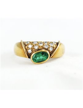 18K GOLD WITH EMERALD AND DIAMONDS RING