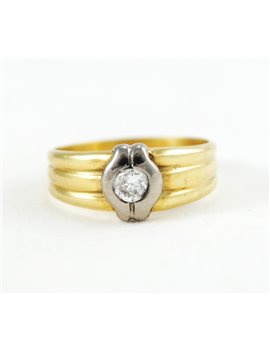 18K GOLD WITH DIAMOND RING