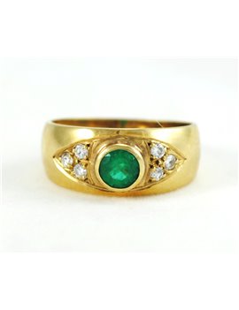 18K GOLD WITH EMERALD AND DIAMONDS RING